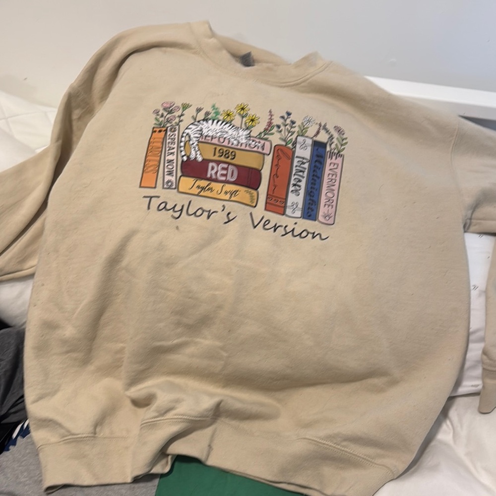 Beige 'Taylor's Version' Graphic Sweatshirt